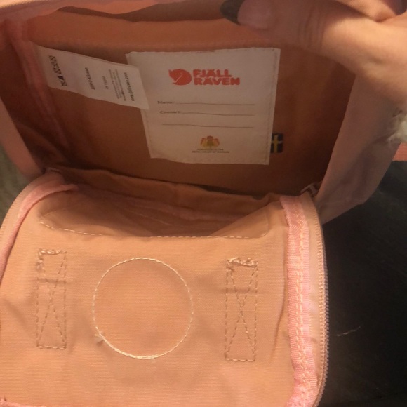 Fjallraven Kanken sling bag in pink - Picture 4 of 5